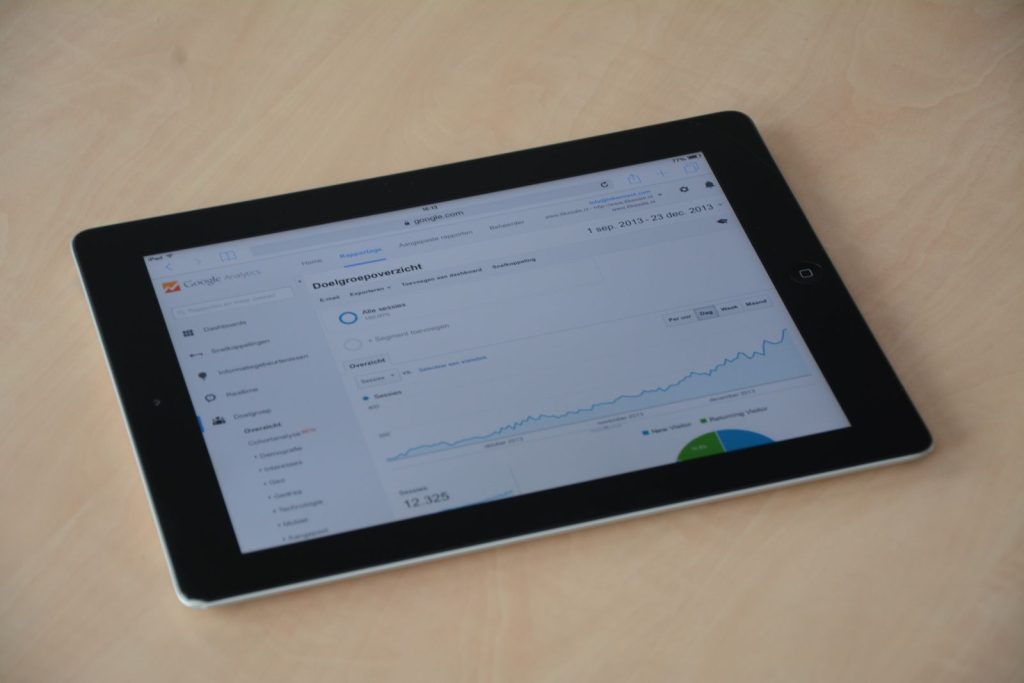 Qué es el CRO - dashboard de analítica web en una tablet